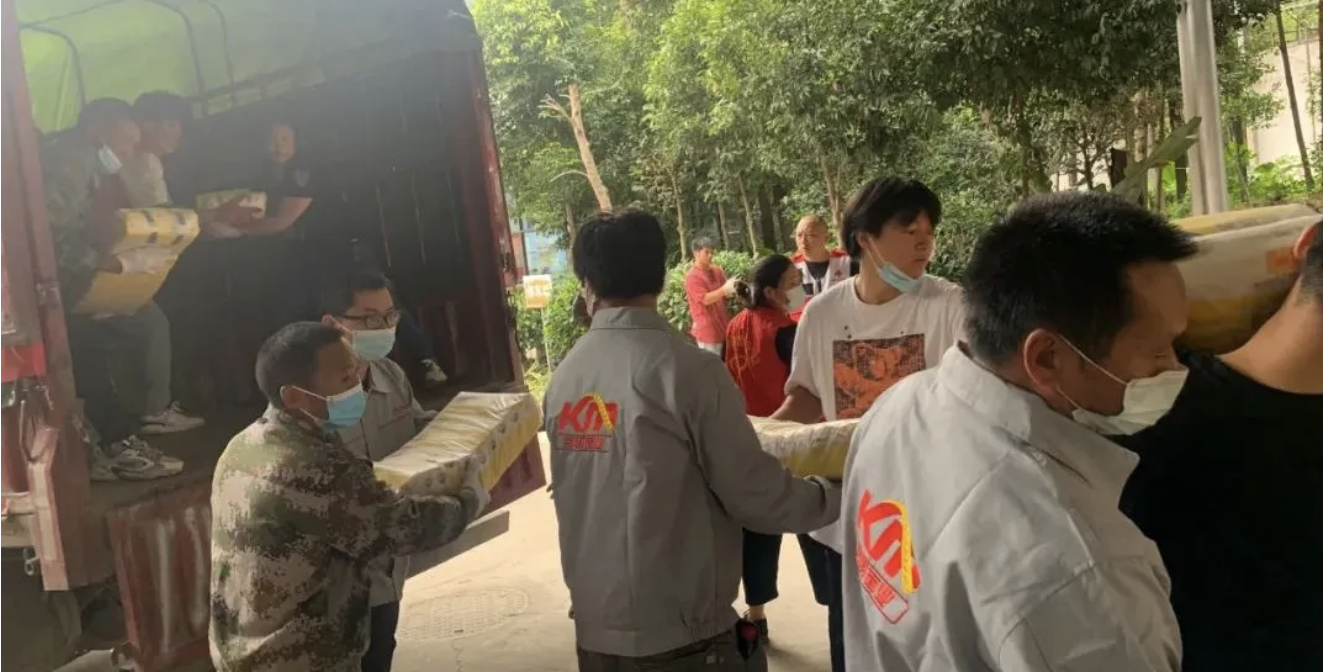 风雨兼程，w66利来爱心物资顺利到达泸定、雅安